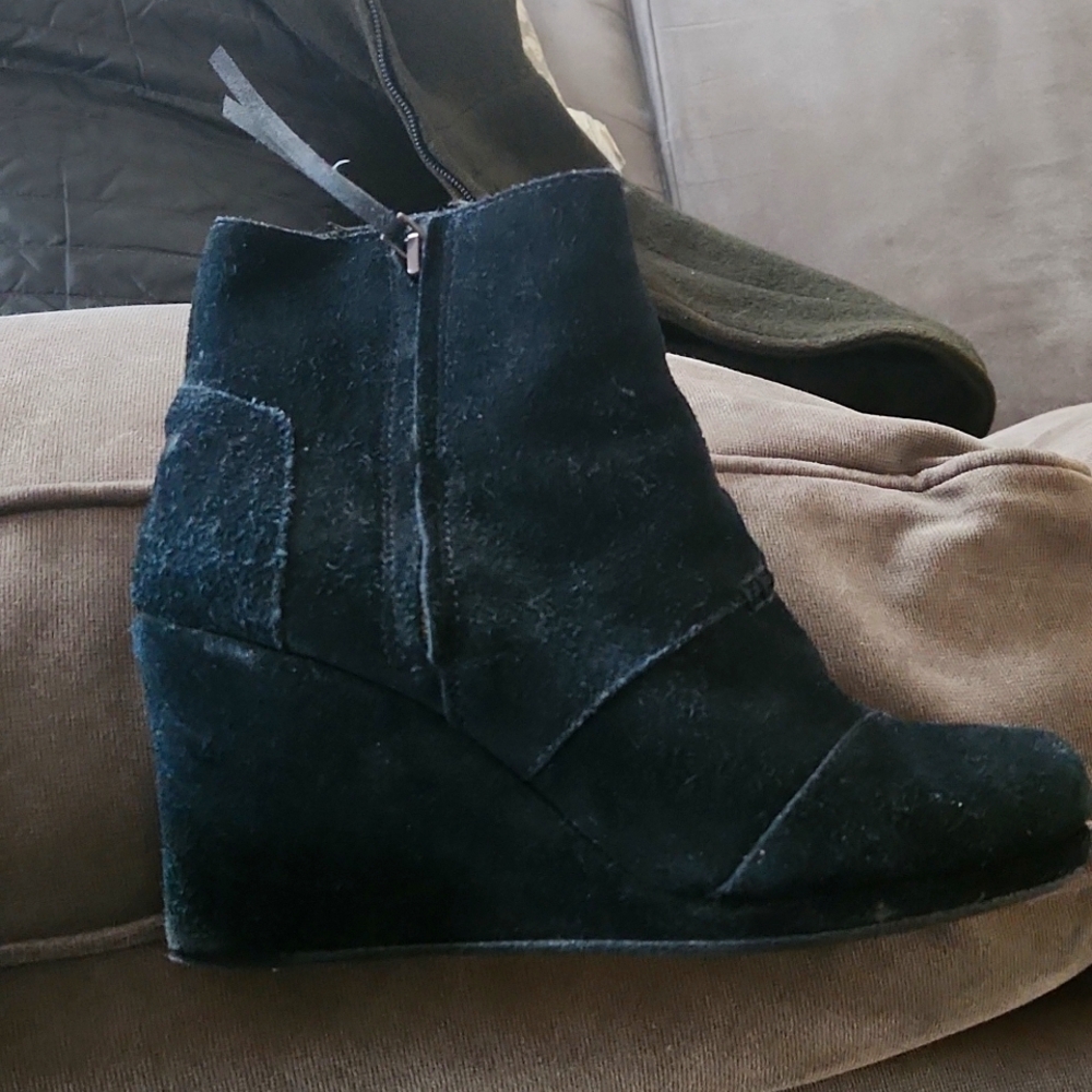 Black suede boot